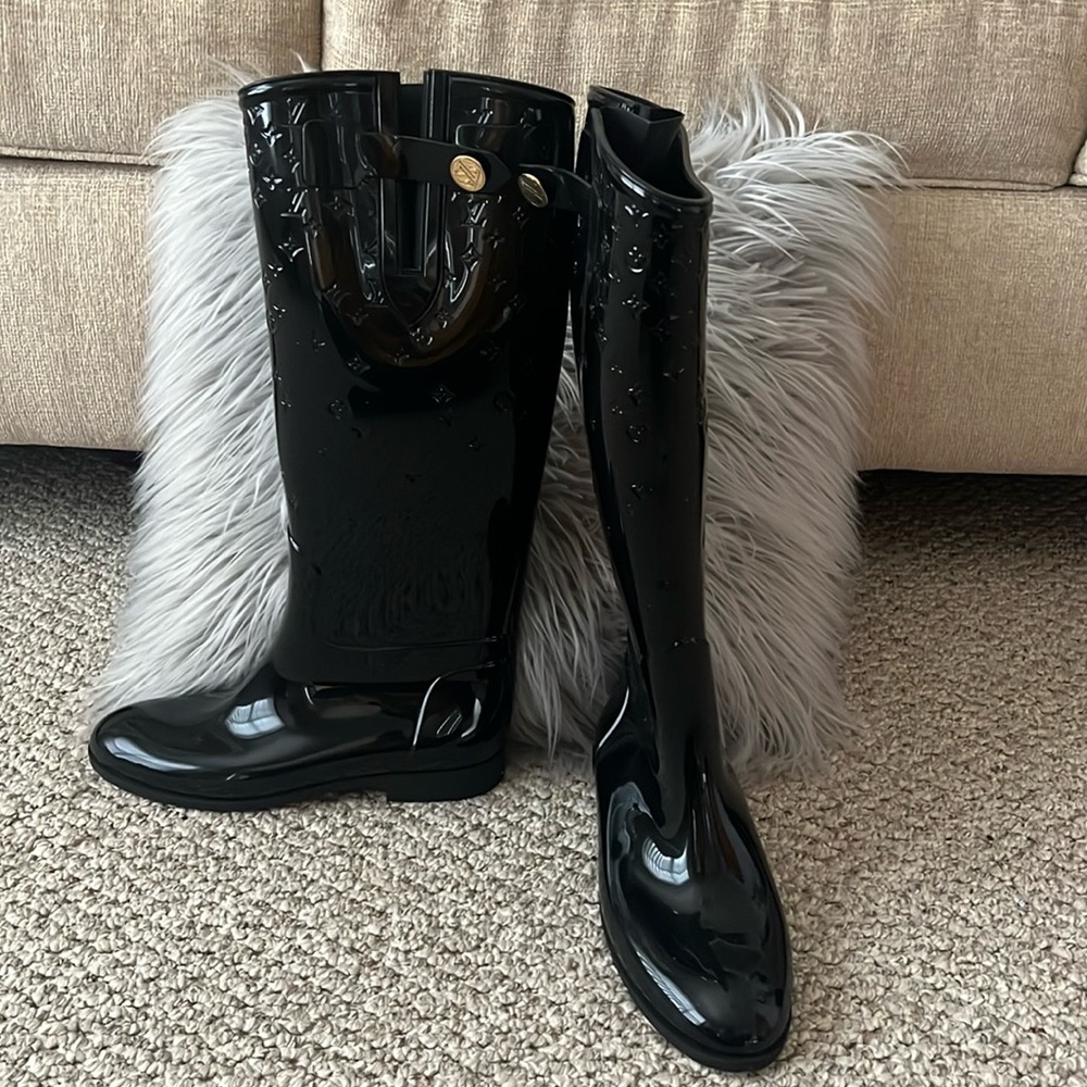 Spring ready ! Louis Vuitton Super trendy super cute tall rain boots.